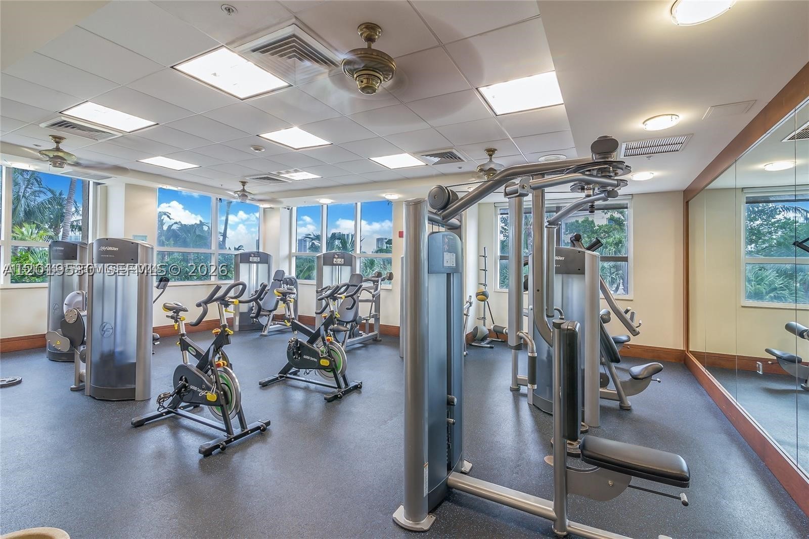 19501 W Country Club Dr #2115, Aventura FL 33180