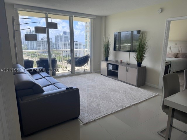 19501 W Country Club Dr #2115, Aventura FL 33180