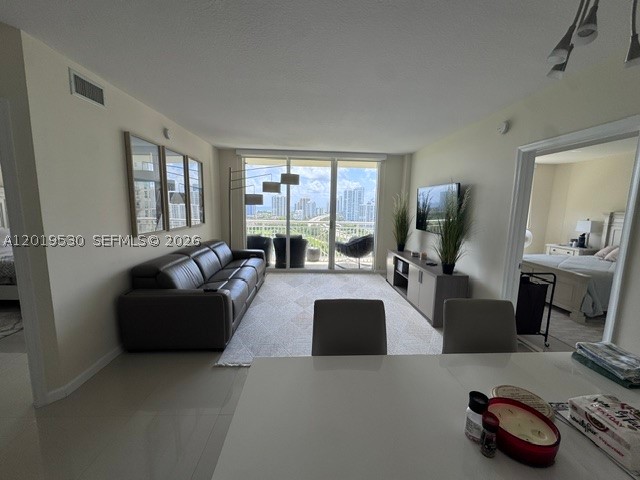 19501 W Country Club Dr #2115, Aventura FL 33180