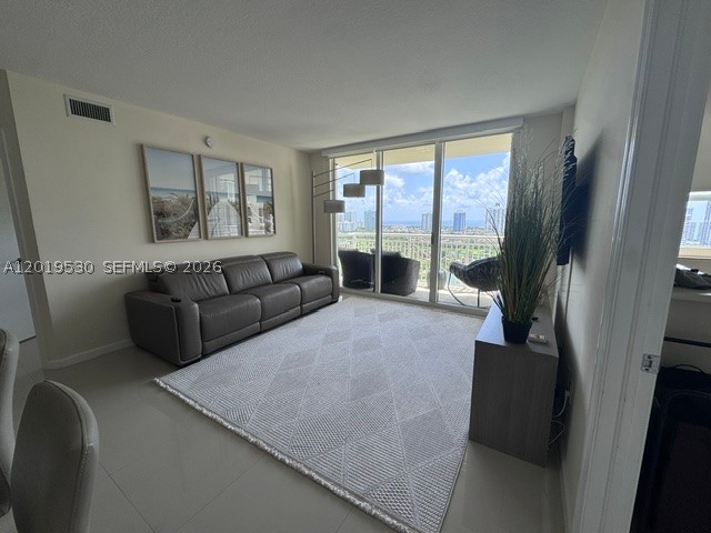 19501 W Country Club Dr #2115, Aventura FL 33180