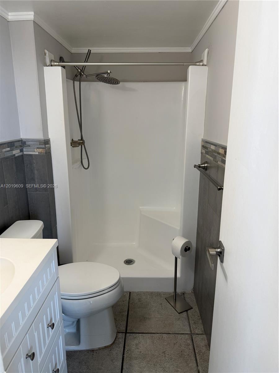2350 NE 135th St #1110, North Miami FL 33181