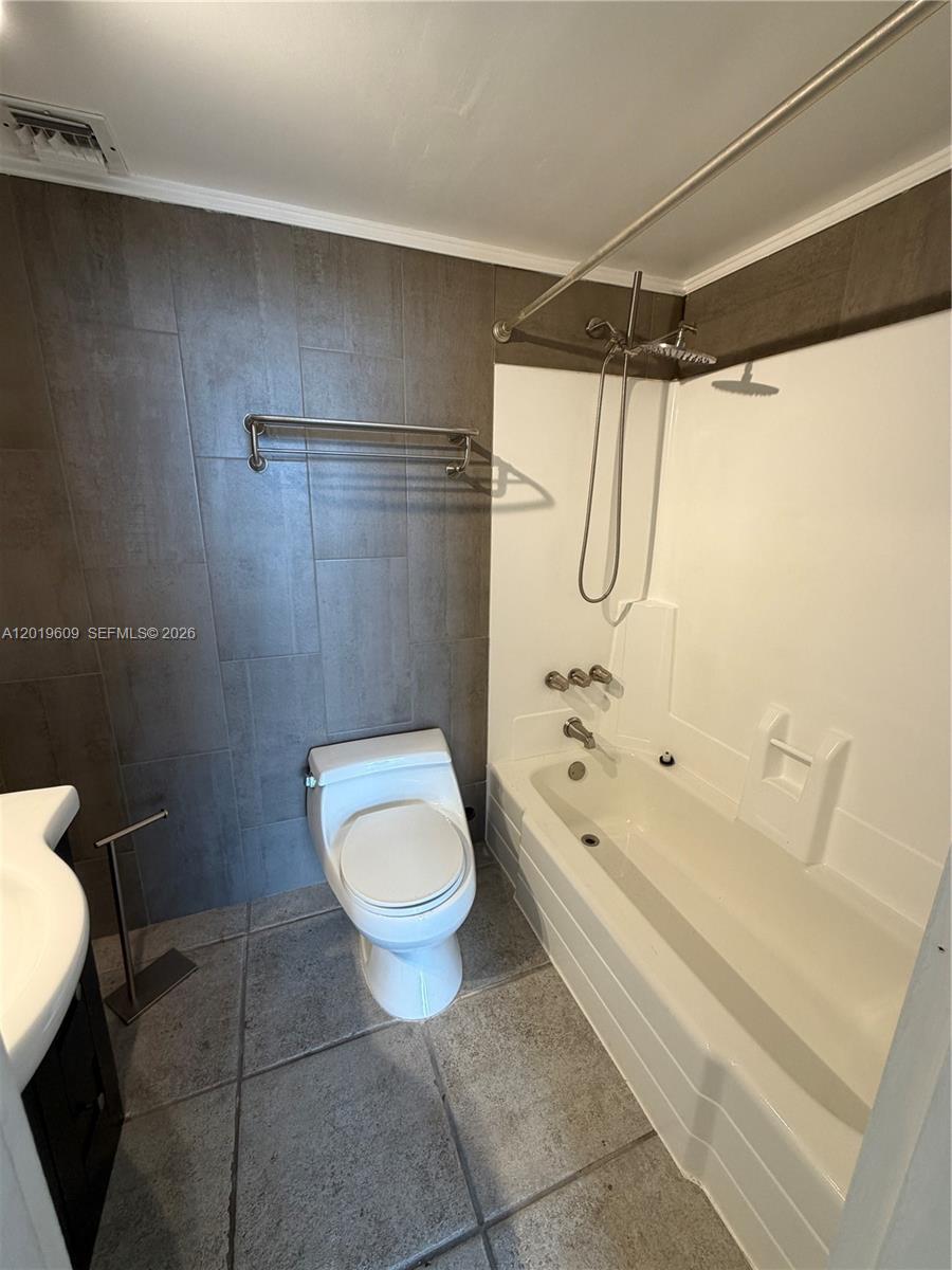 2350 NE 135th St #1110, North Miami FL 33181