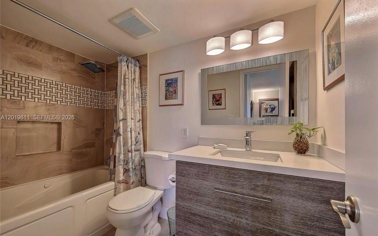 137 Golden Isles Dr #1006, Hallandale Beach FL 33009