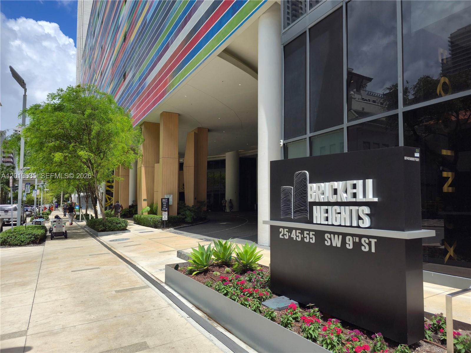 55 SW 9th St #1810, Miami FL 33130