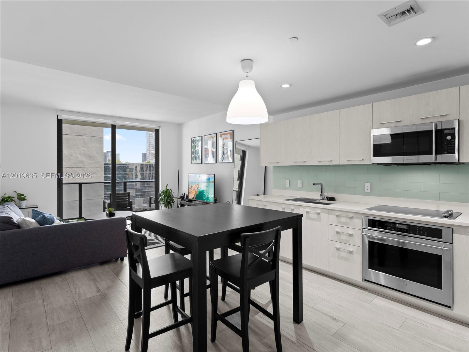 55 SW 9th St #1810, Miami FL 33130