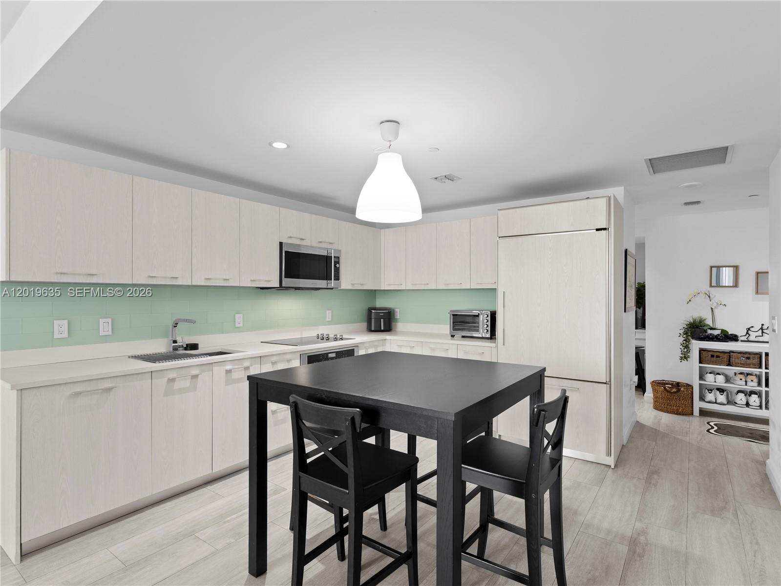 55 SW 9th St #1810, Miami FL 33130
