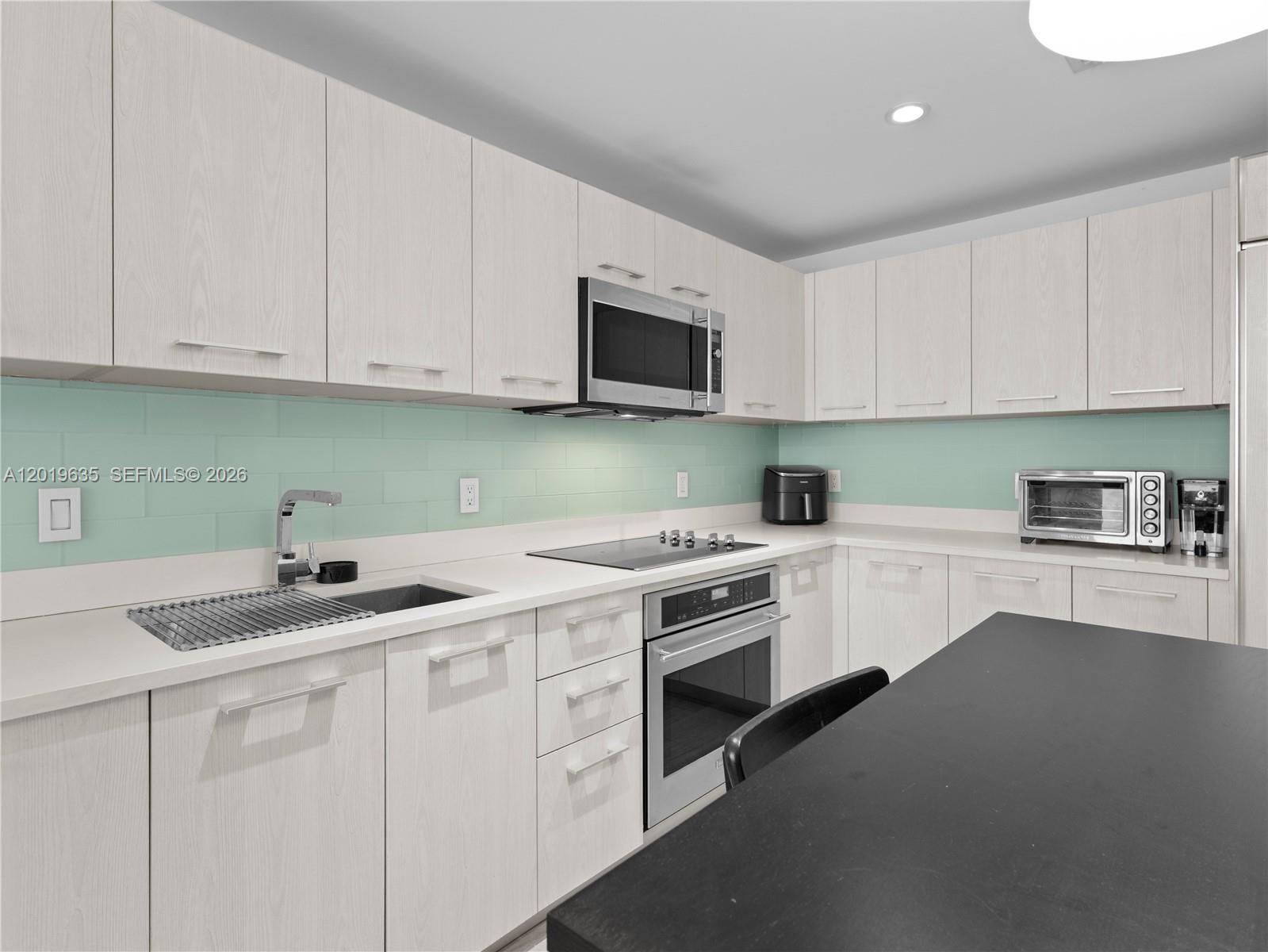 55 SW 9th St #1810, Miami FL 33130