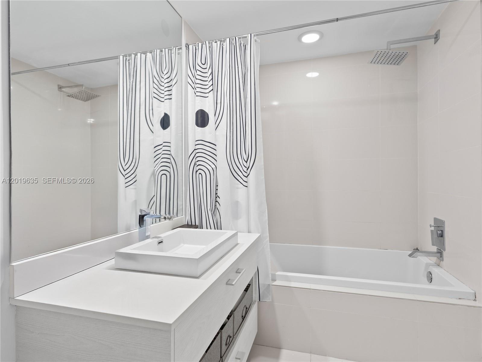 55 SW 9th St #1810, Miami FL 33130