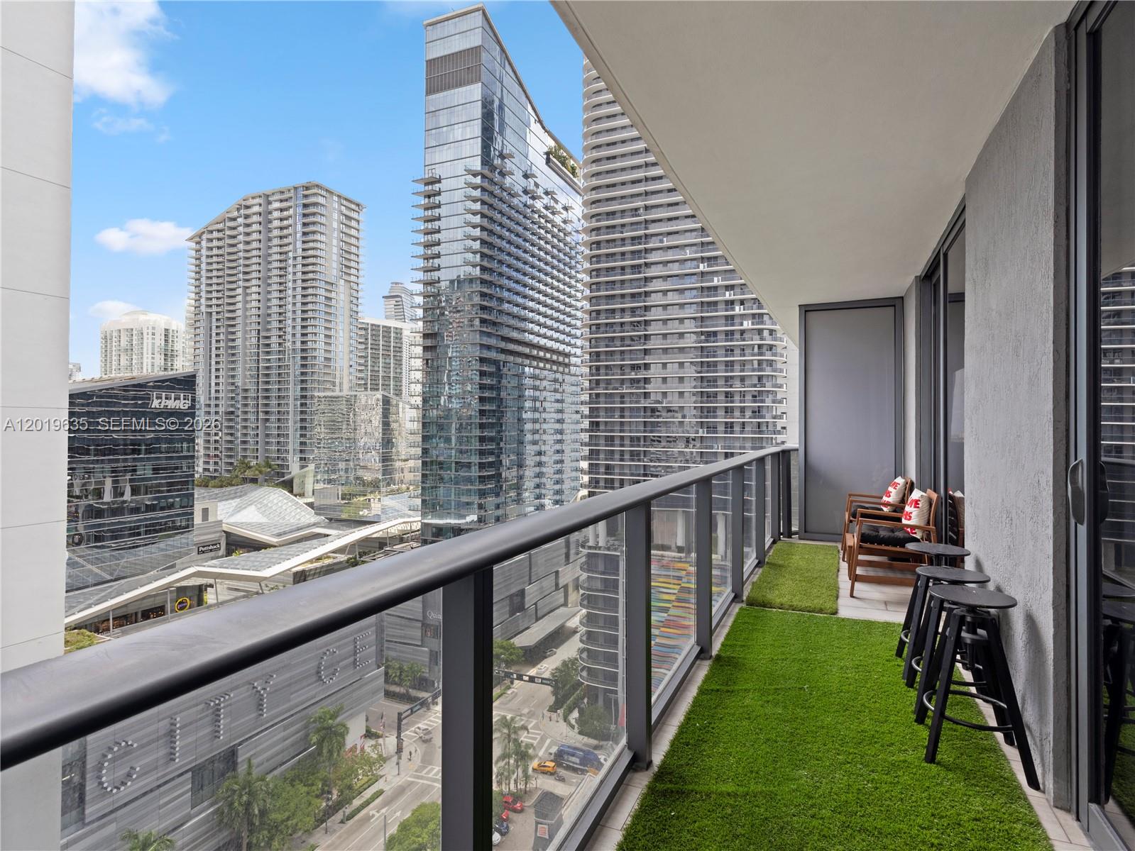 55 SW 9th St #1810, Miami FL 33130