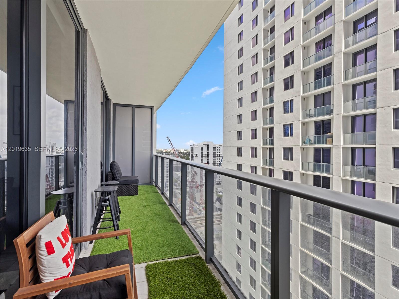55 SW 9th St #1810, Miami FL 33130