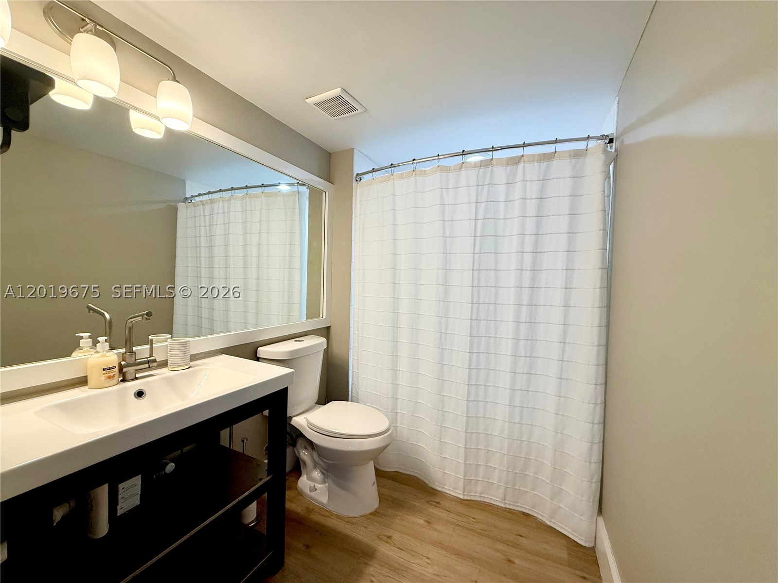 1155 Brickell Bay Dr #1205, Miami FL 33131