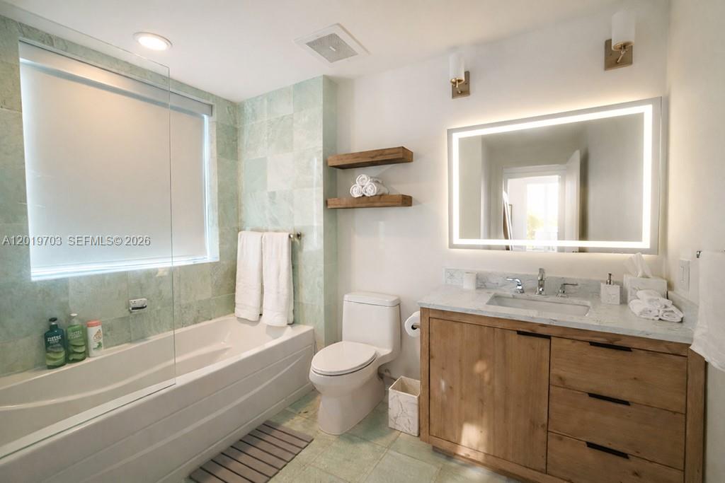 1050 Brickell Ave #2210, Miami FL 33131