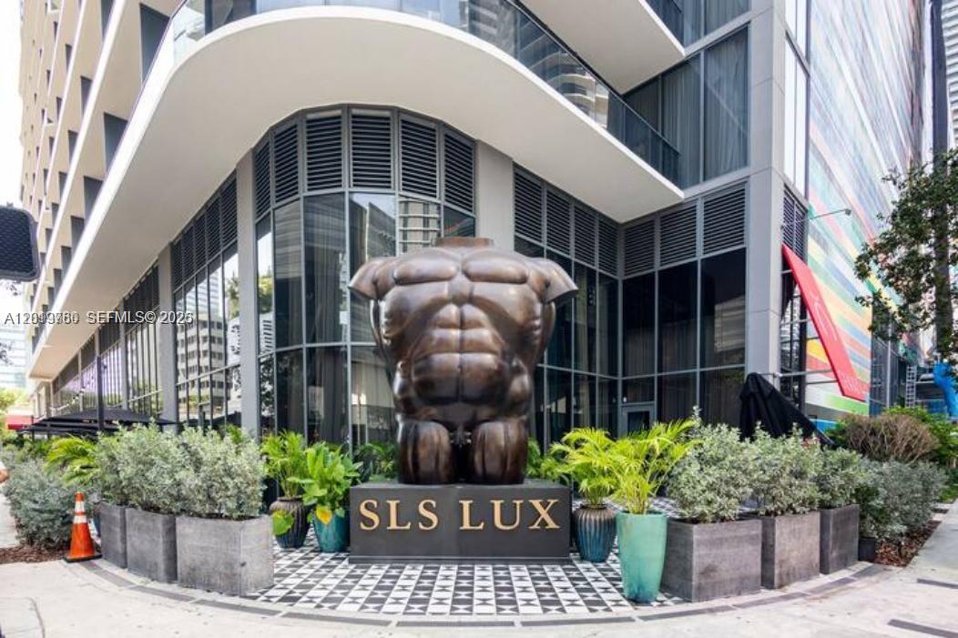801 S Miami Ave #1703, Miami FL 33130