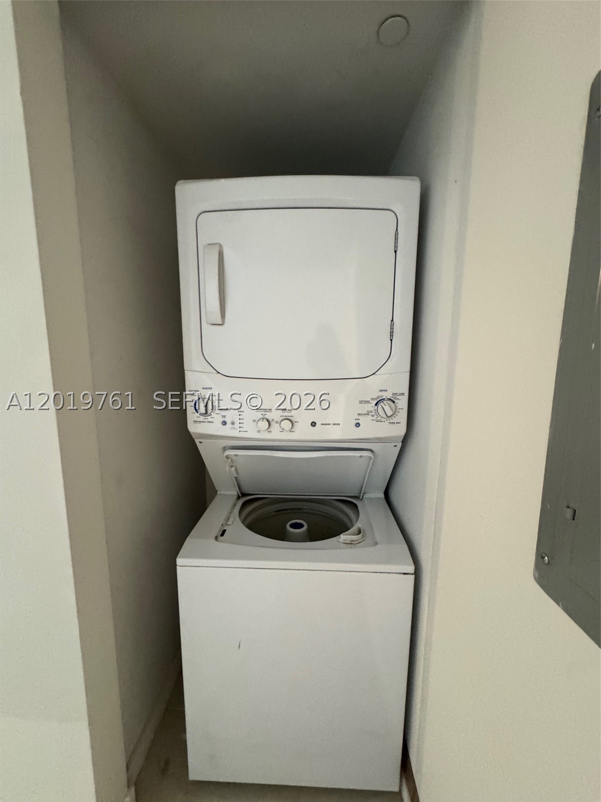 31 SE 6th St #2004, Miami FL 33131