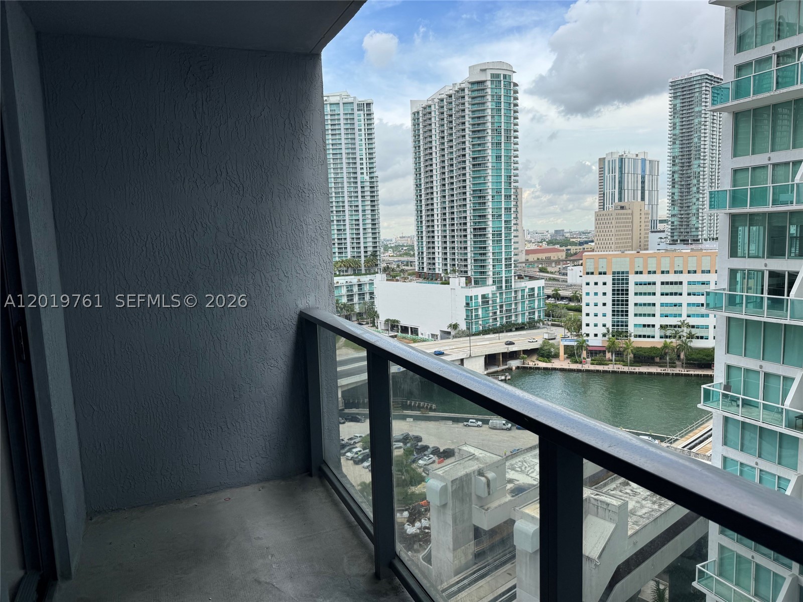 31 SE 6th St #2004, Miami FL 33131
