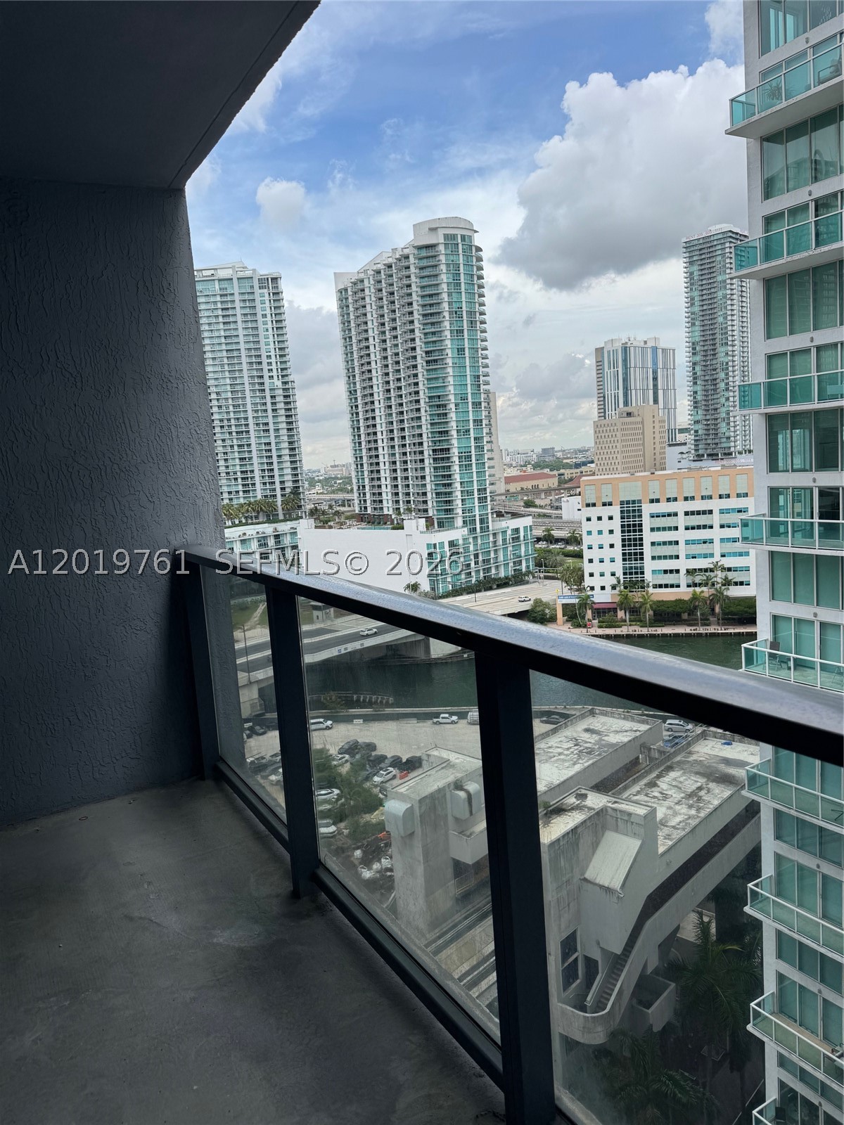 31 SE 6th St #2004, Miami FL 33131