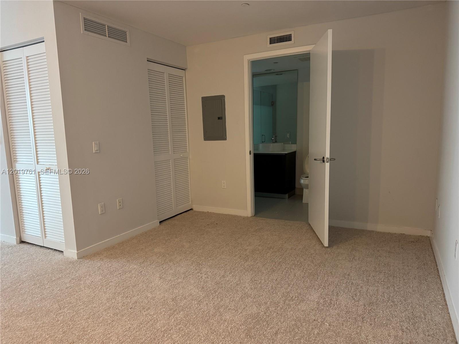 31 SE 6th St #2004, Miami FL 33131