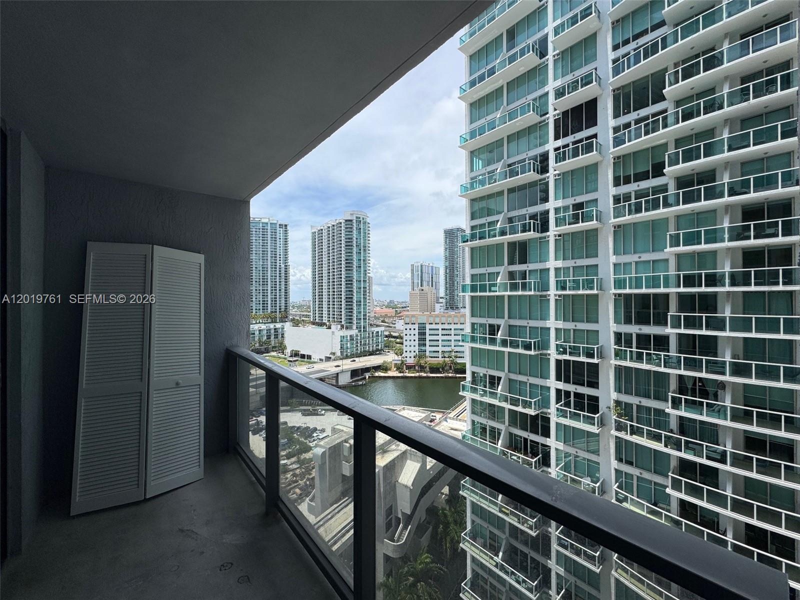 31 SE 6th St #2004, Miami FL 33131