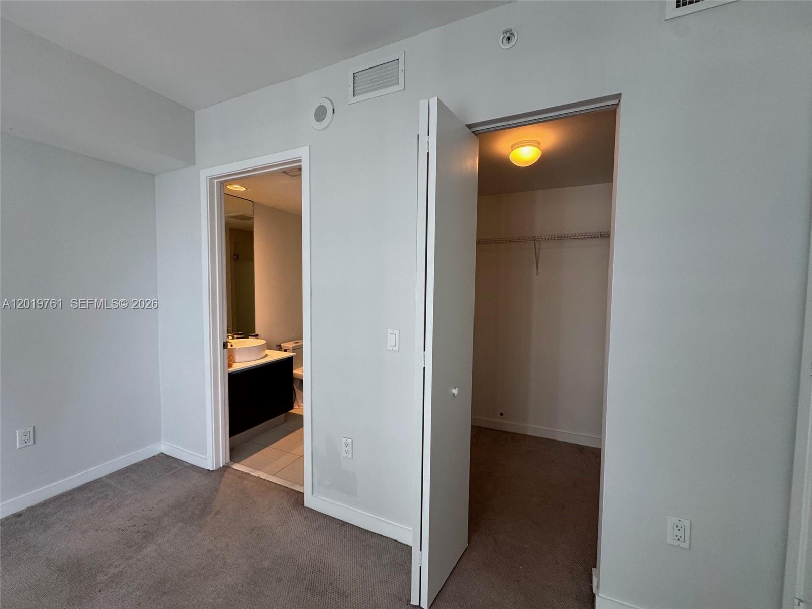 31 SE 6th St #2004, Miami FL 33131