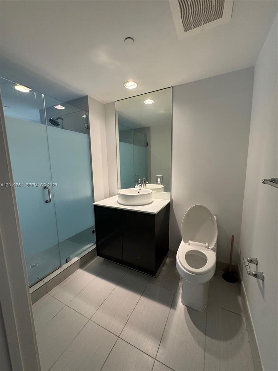31 SE 6th St #2004, Miami FL 33131