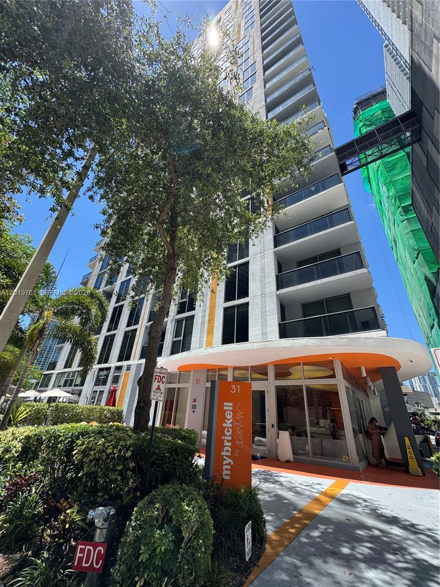 31 SE 6th St #2004, Miami FL 33131