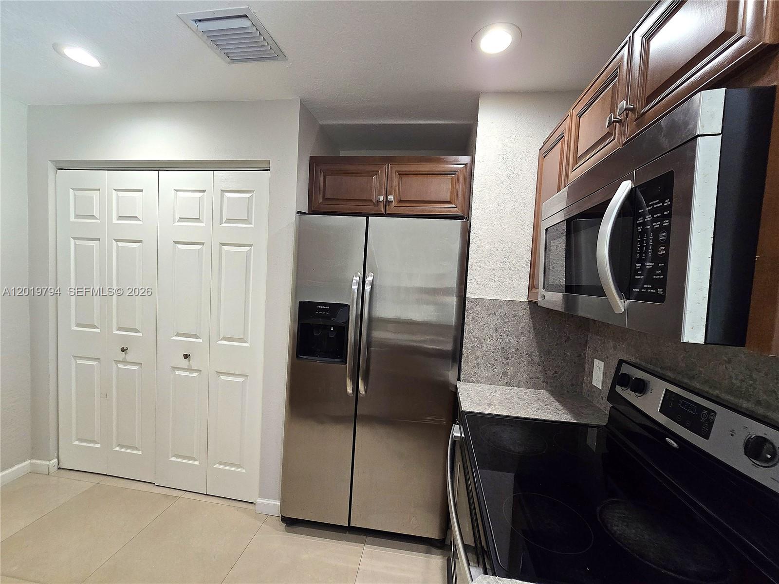 3457 NW 44th St #205, Oakland Park FL 33309