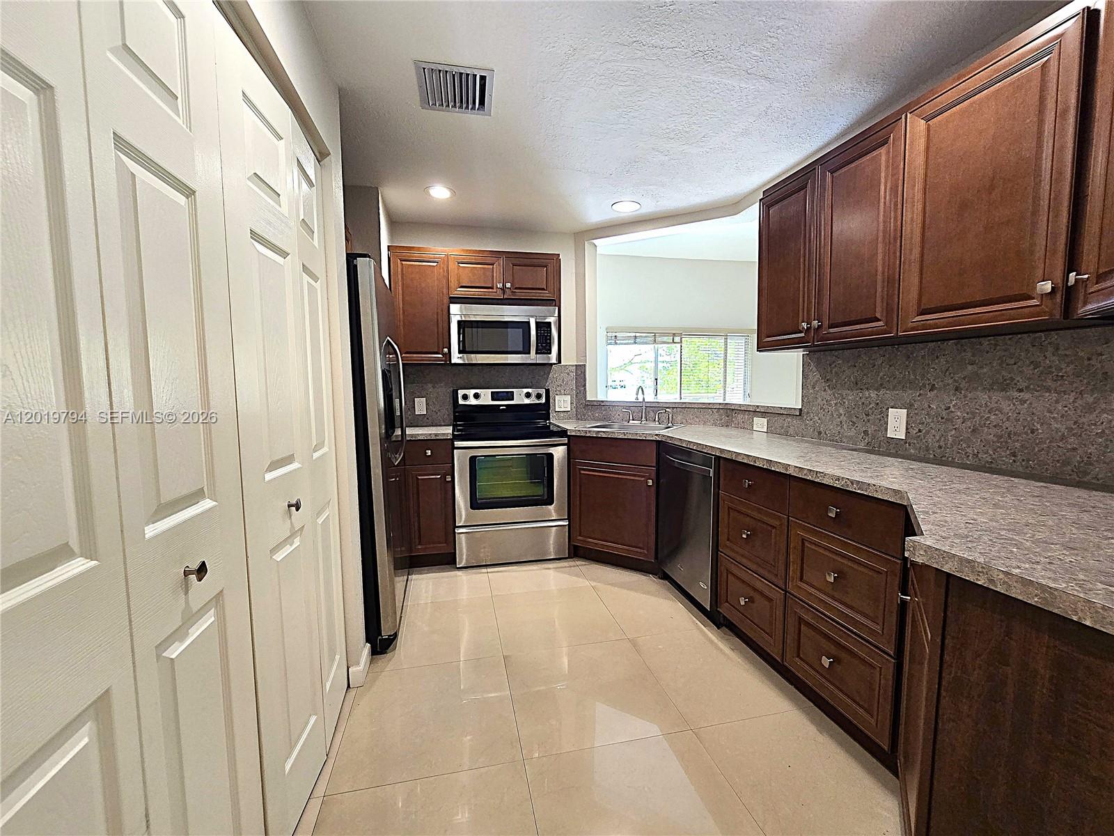 3457 NW 44th St #205, Oakland Park FL 33309