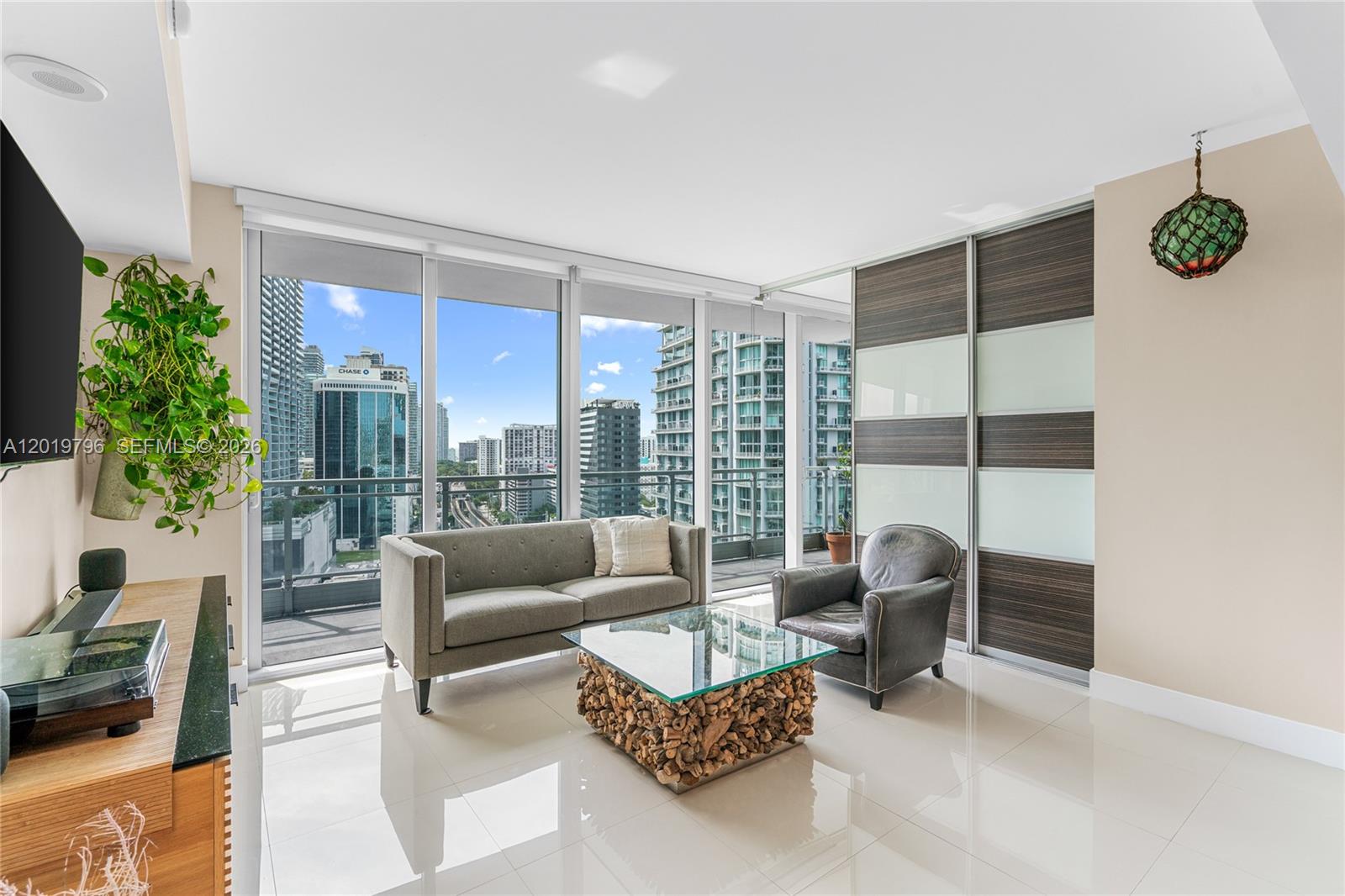 92 SW 3rd St #2104, Miami FL 33130