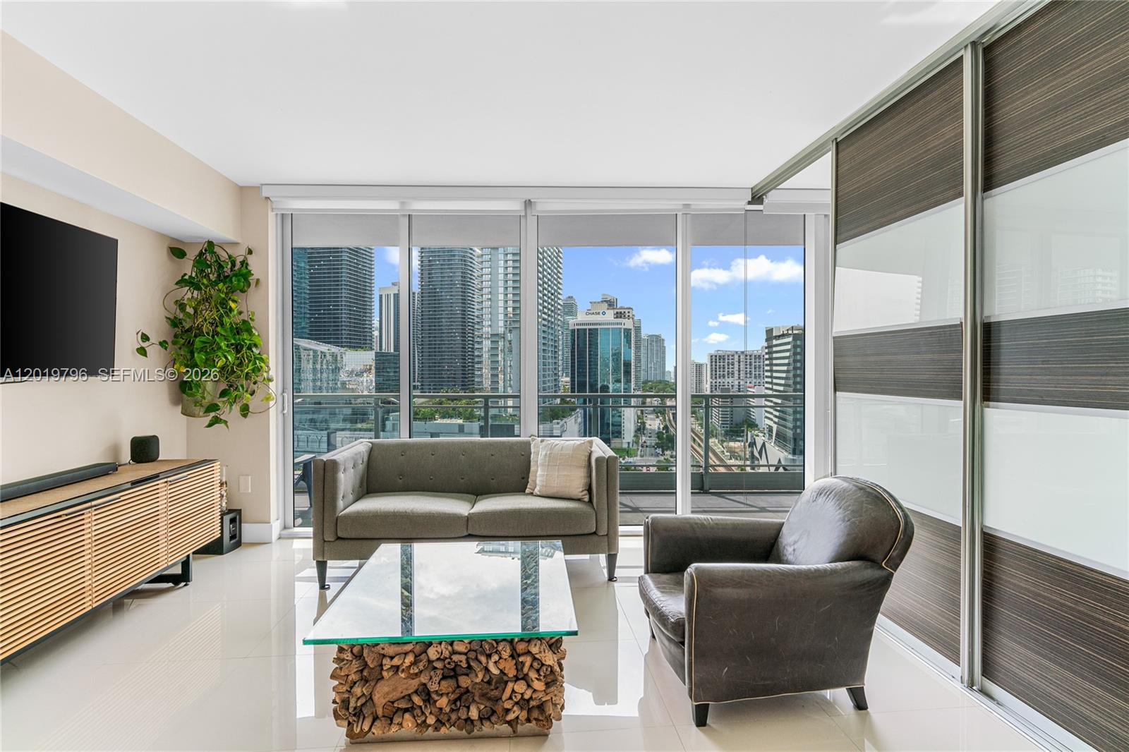 92 SW 3rd St #2104, Miami FL 33130