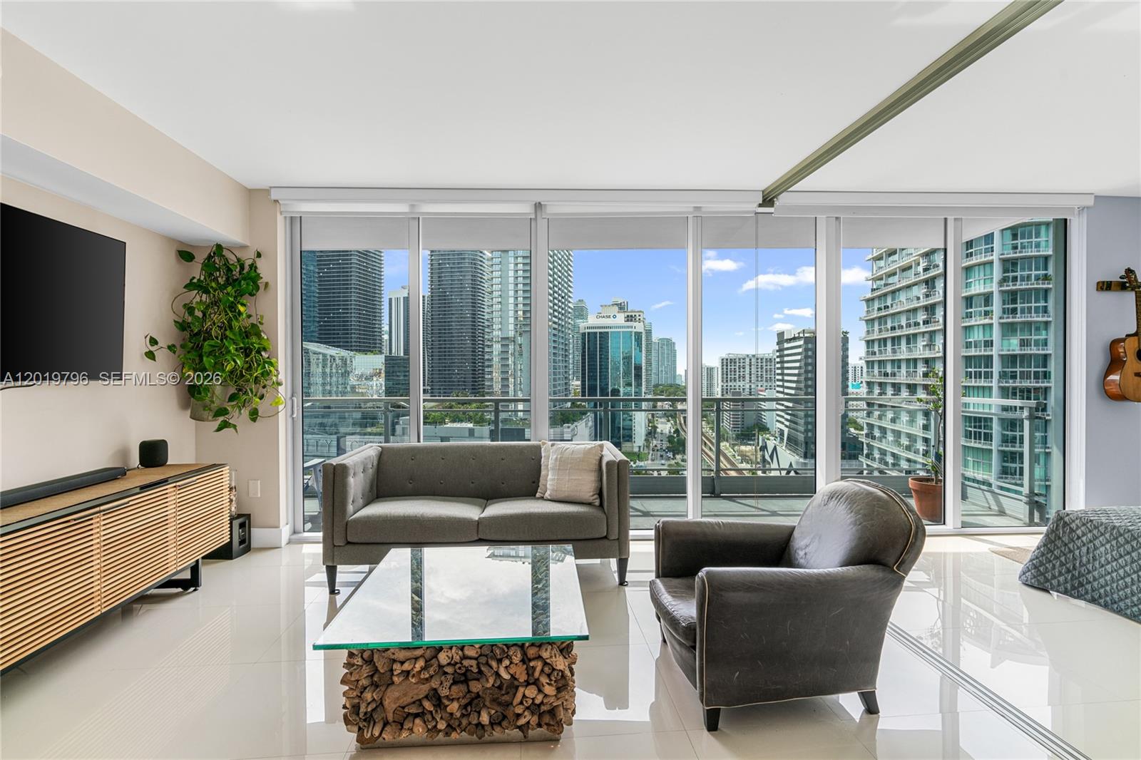 92 SW 3rd St #2104, Miami FL 33130