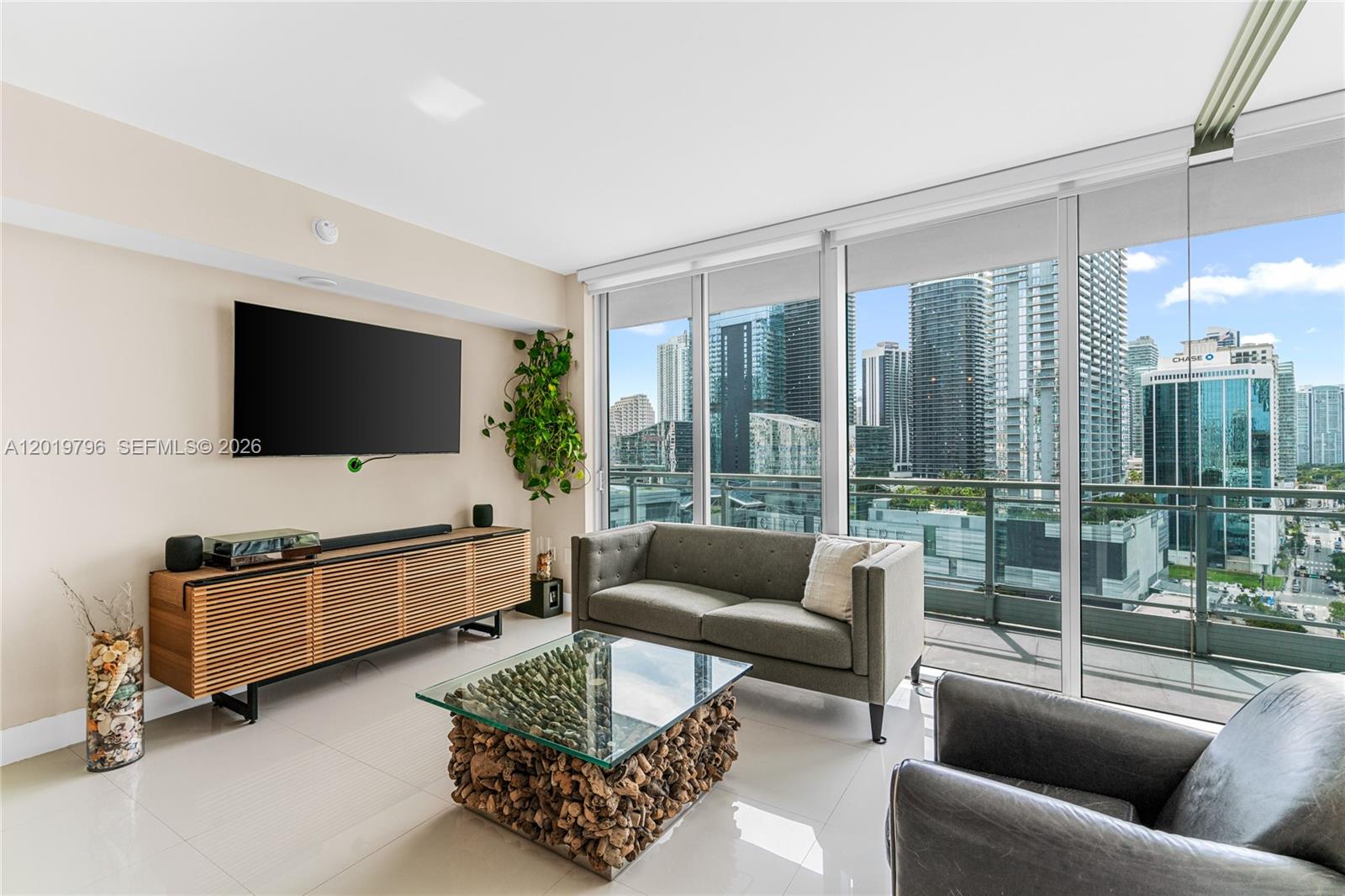 92 SW 3rd St #2104, Miami FL 33130