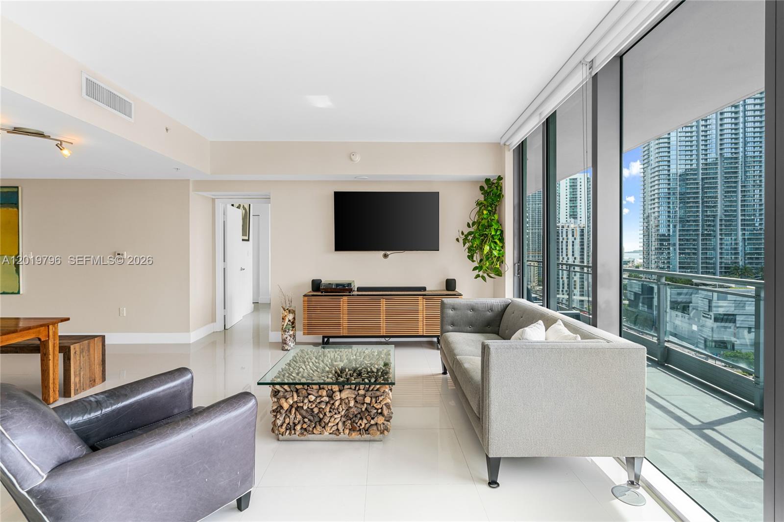 92 SW 3rd St #2104, Miami FL 33130