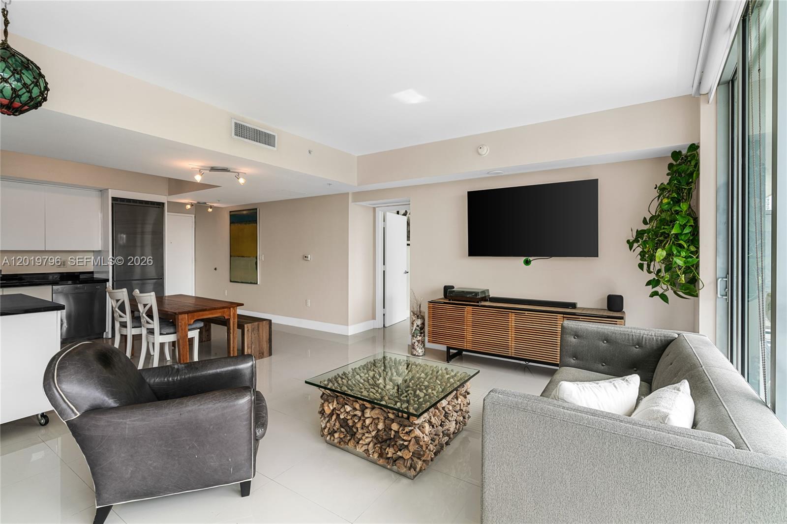 92 SW 3rd St #2104, Miami FL 33130