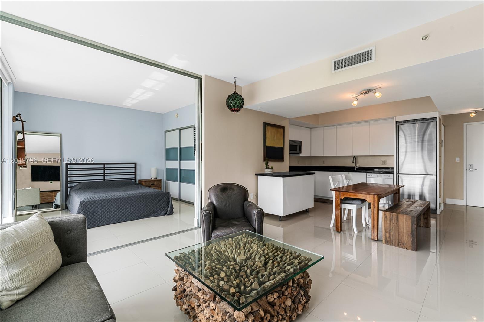 92 SW 3rd St #2104, Miami FL 33130