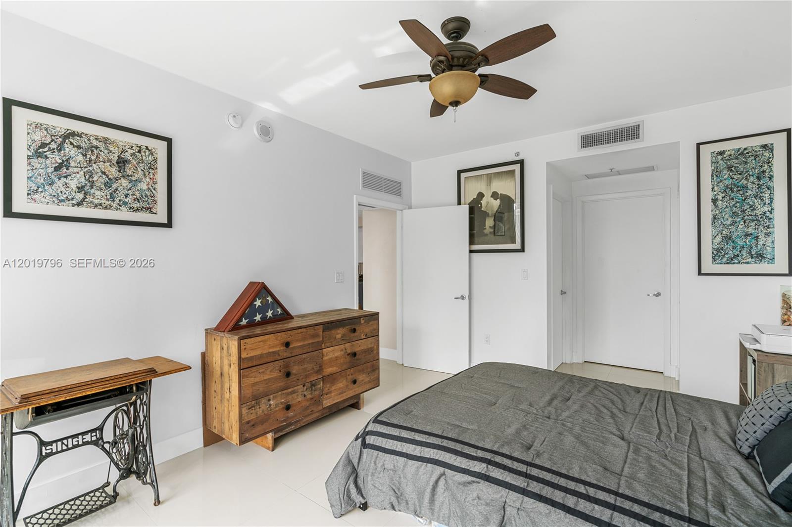 92 SW 3rd St #2104, Miami FL 33130