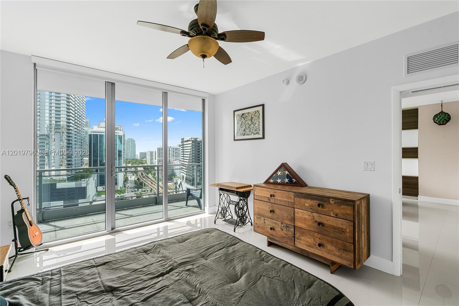 92 SW 3rd St #2104, Miami FL 33130