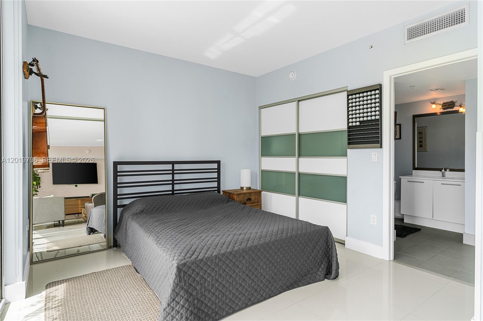92 SW 3rd St #2104, Miami FL 33130