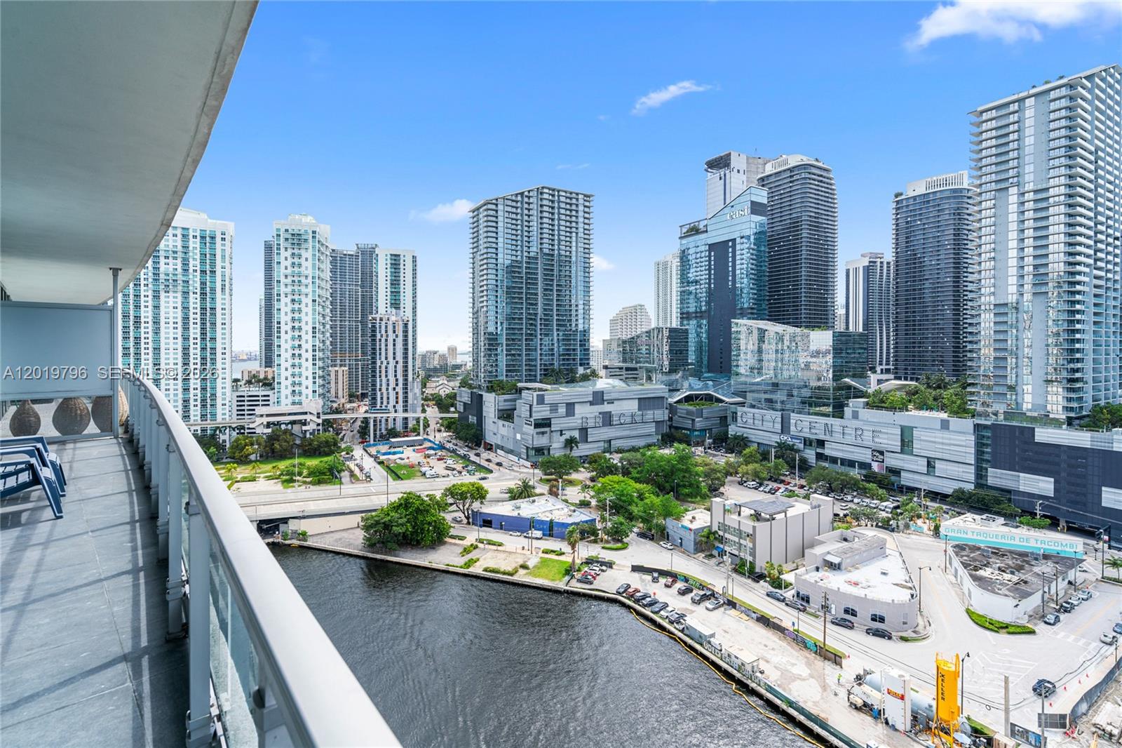 92 SW 3rd St #2104, Miami FL 33130