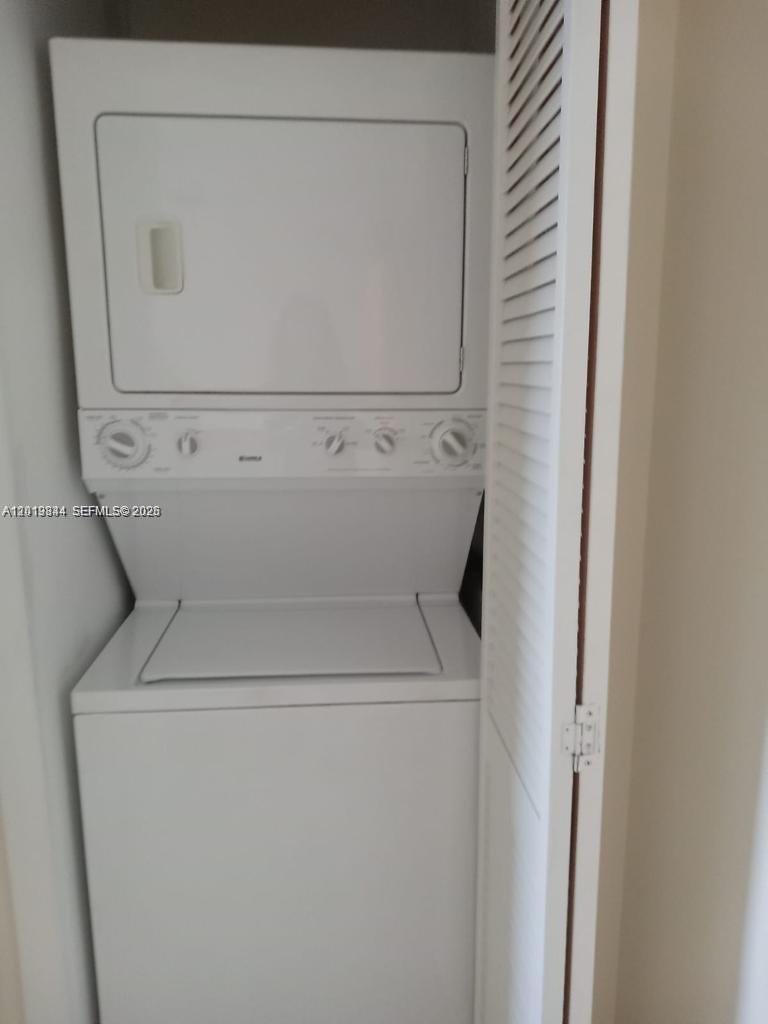 185 SE 14th Ter #1105, Miami FL 33131