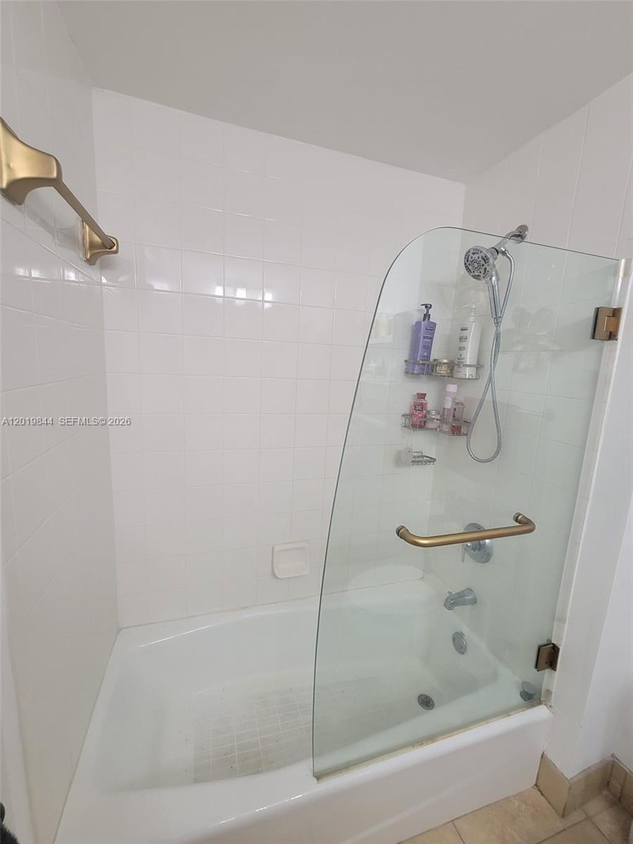 185 SE 14th Ter #1105, Miami FL 33131