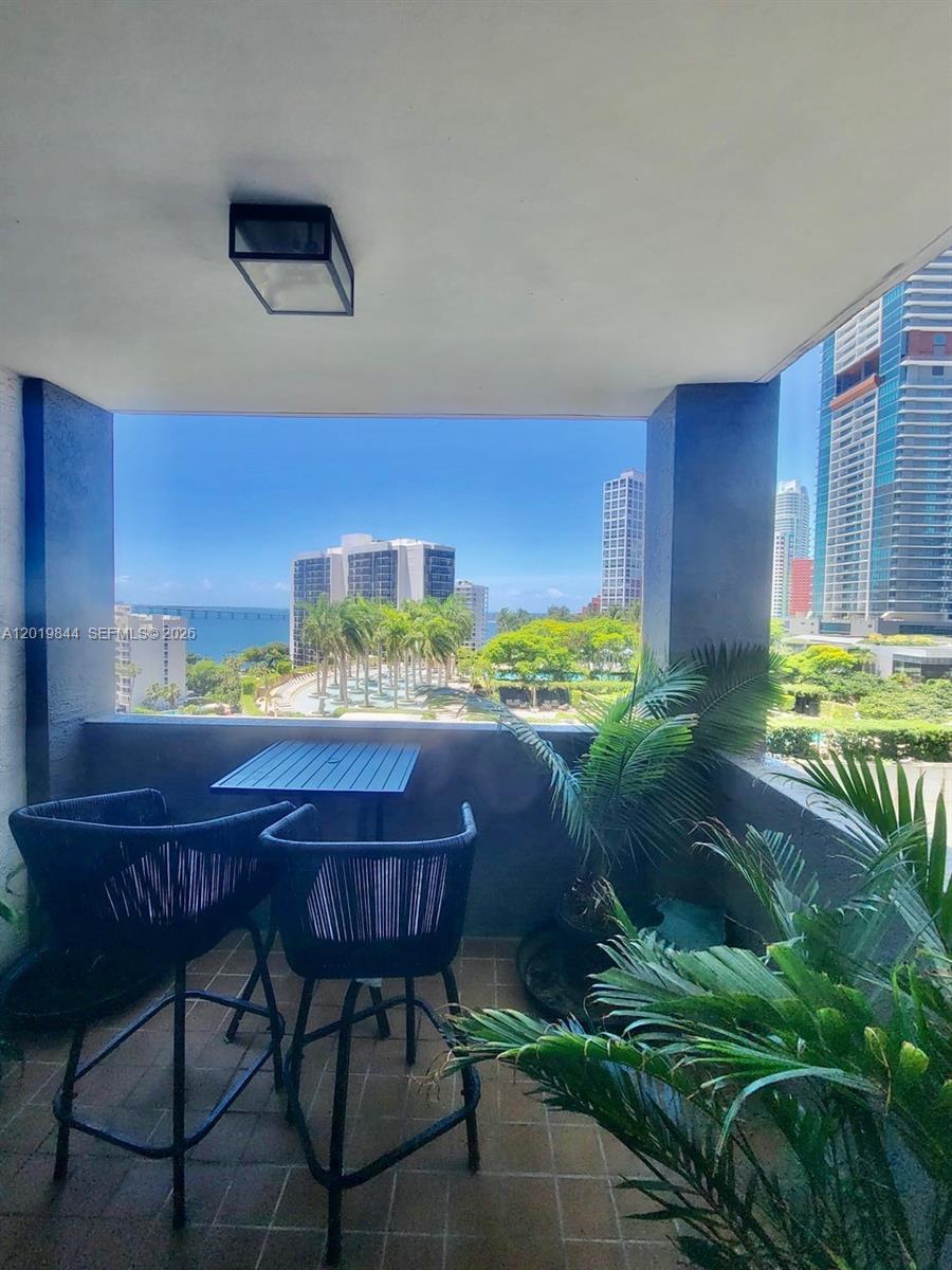 185 SE 14th Ter #1105, Miami FL 33131