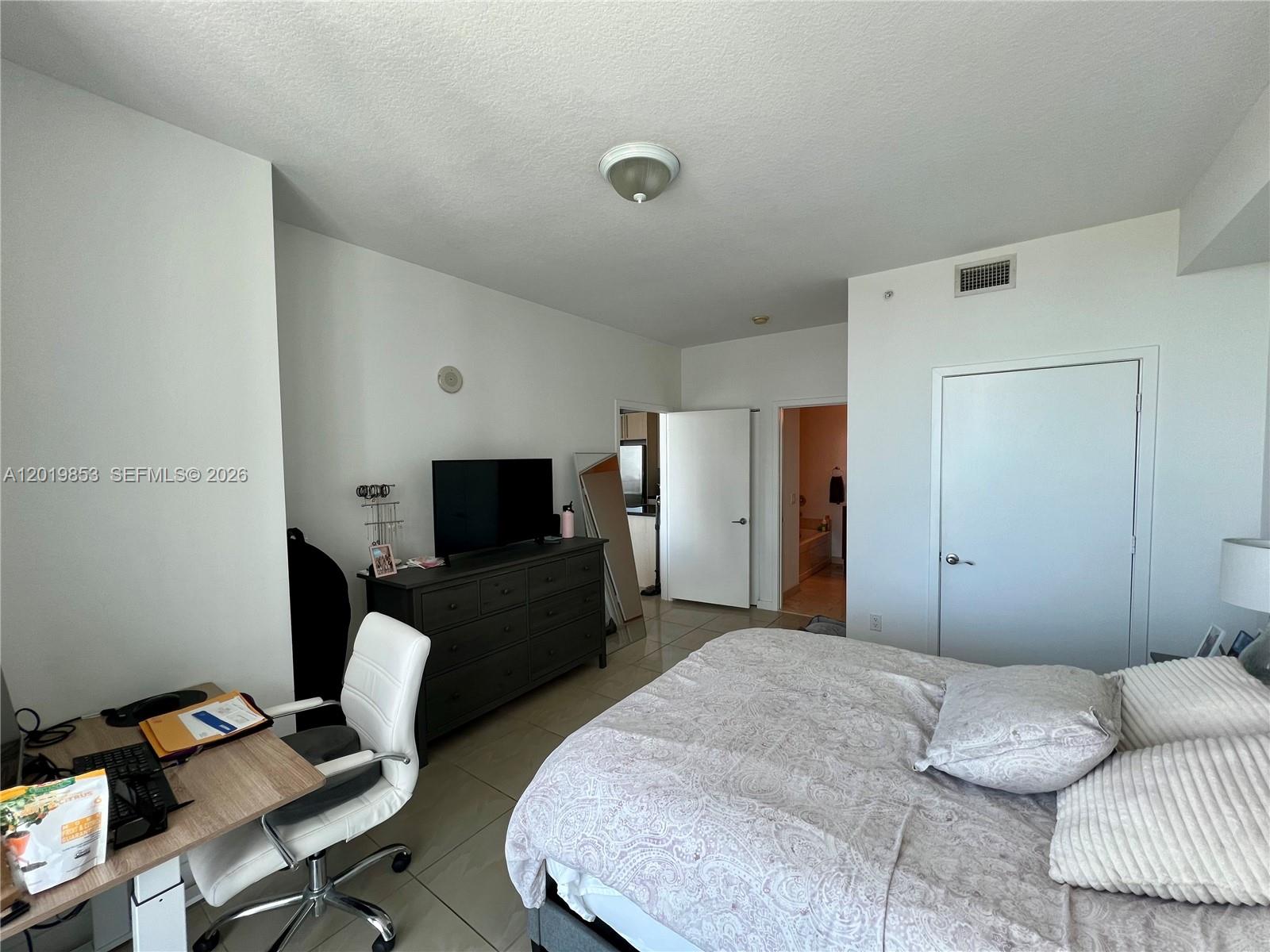 79 SW 12th St #2903-S, Miami FL 33130