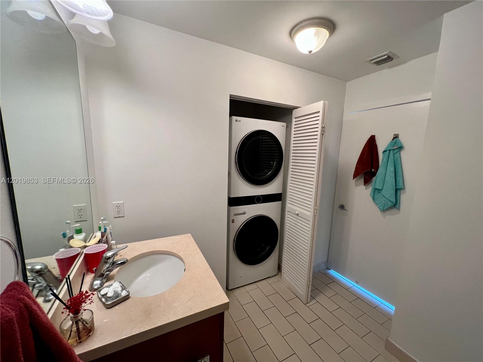 79 SW 12th St #2903-S, Miami FL 33130