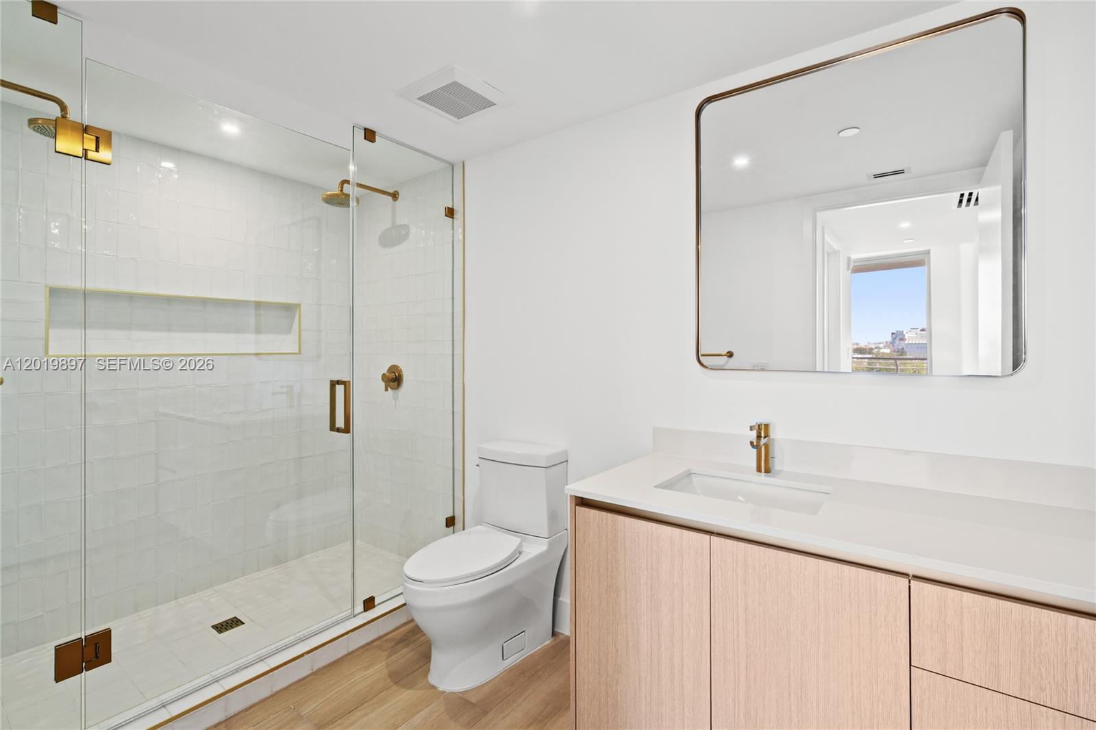 90 NE 32nd St #627, Miami FL 33137