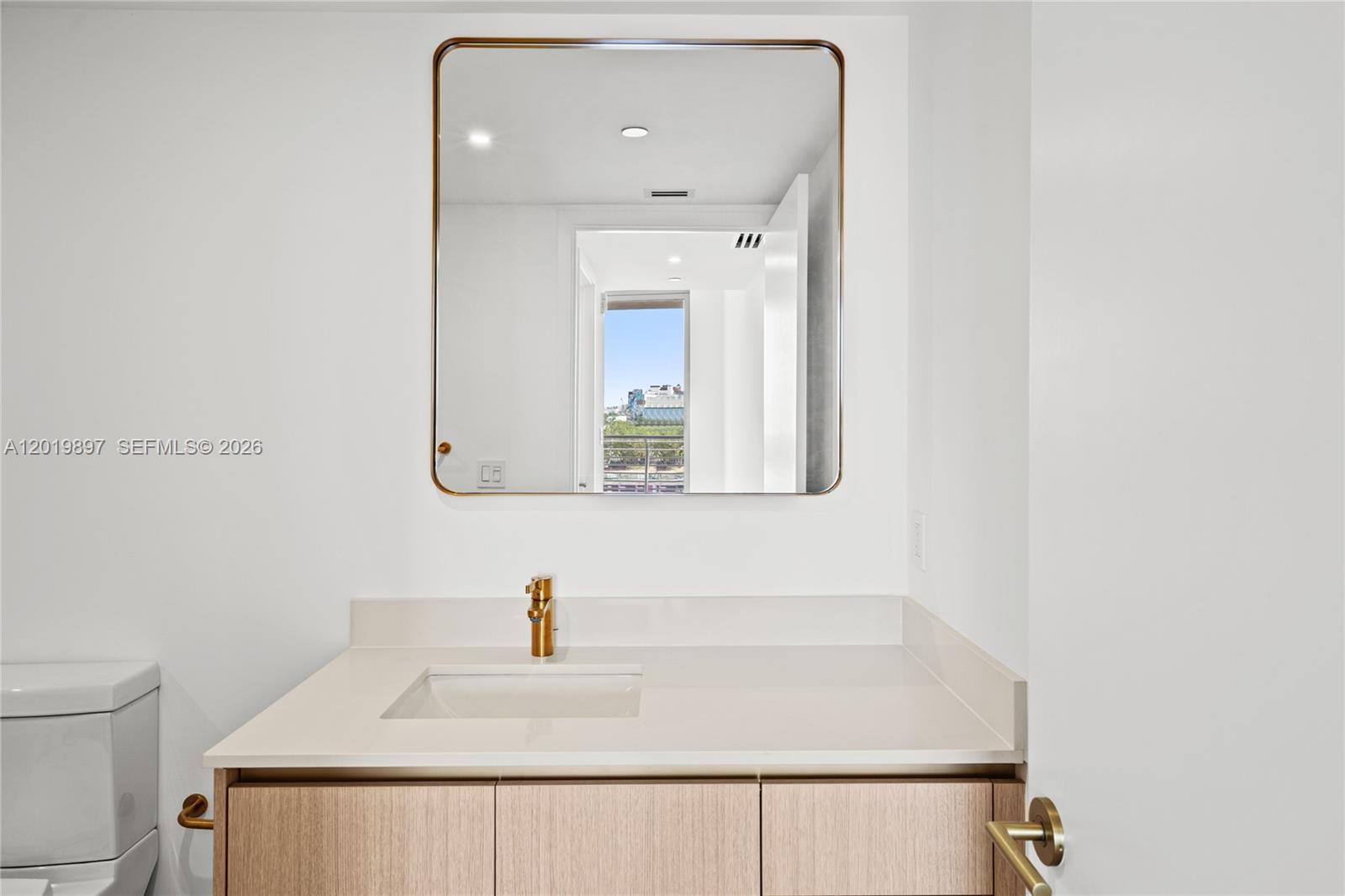 90 NE 32nd St #627, Miami FL 33137