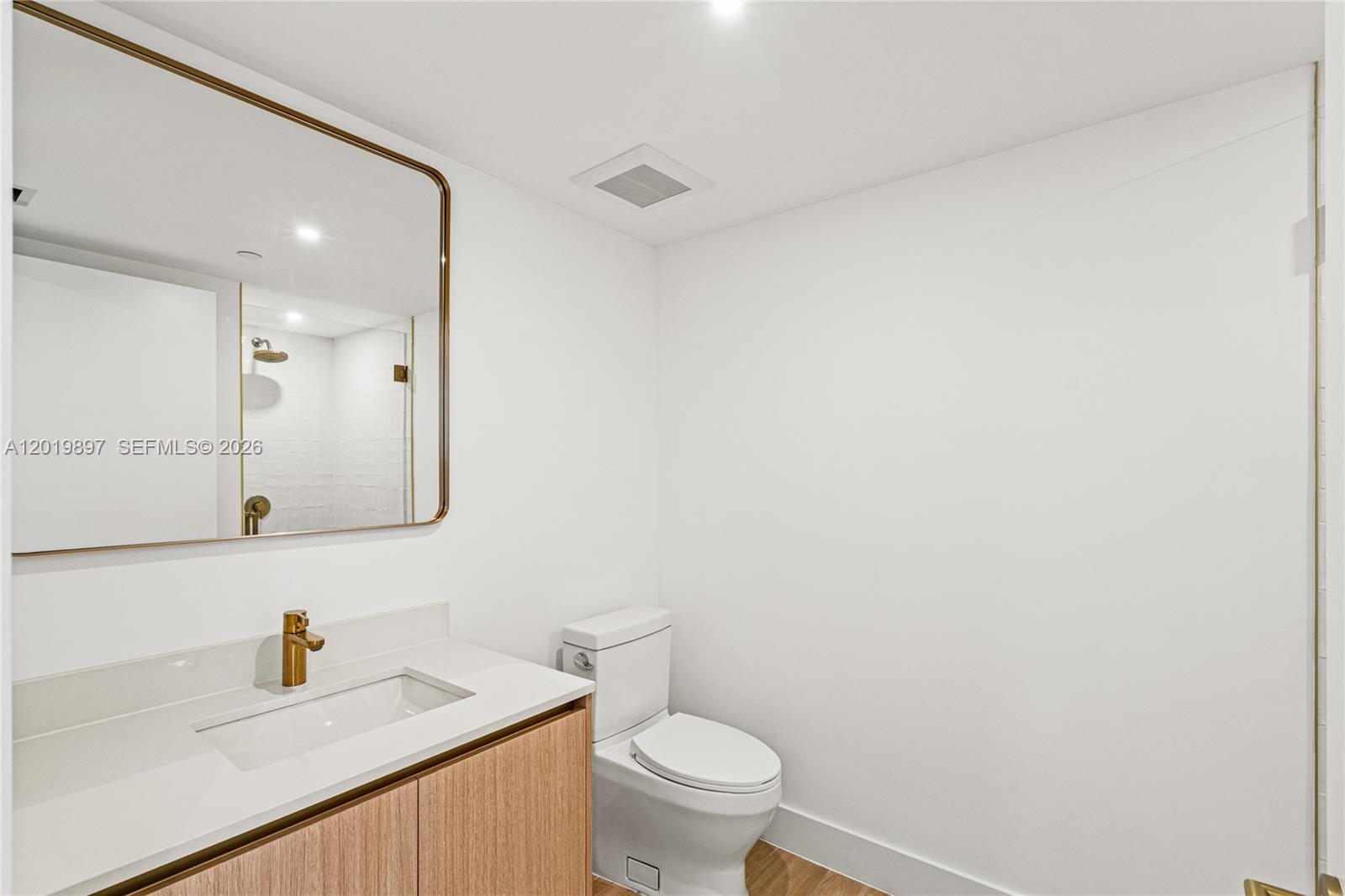 90 NE 32nd St #627, Miami FL 33137