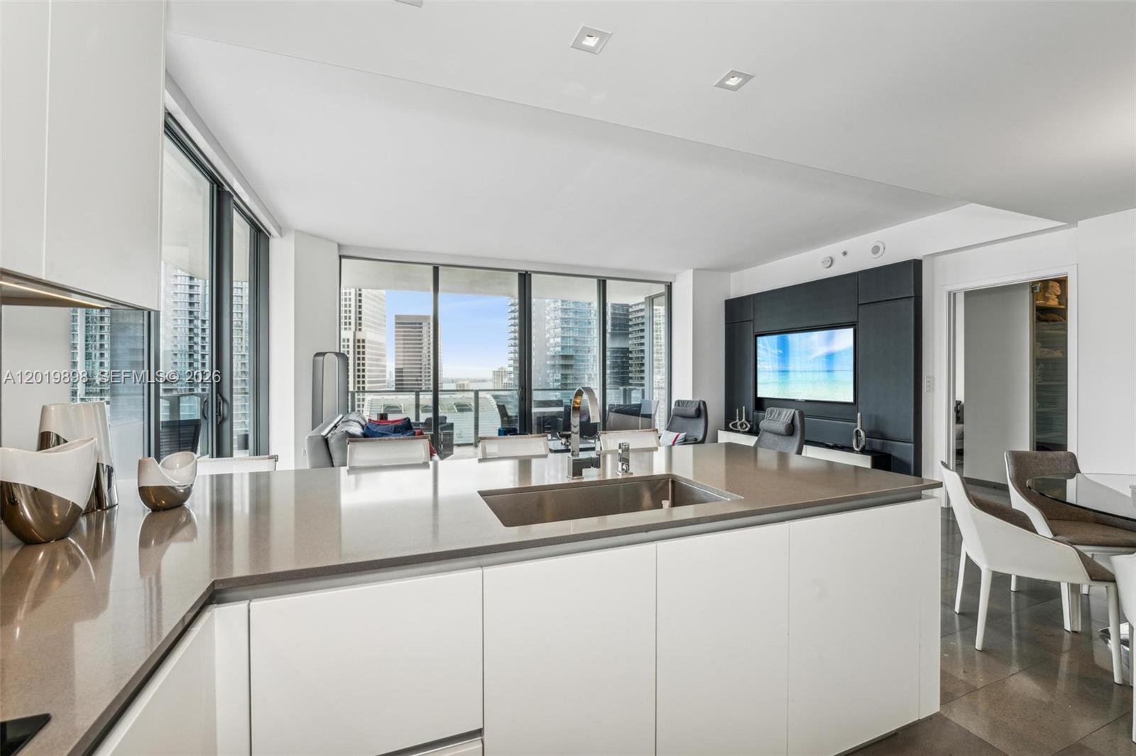 88 SW 7th St #2111, Miami FL 33130