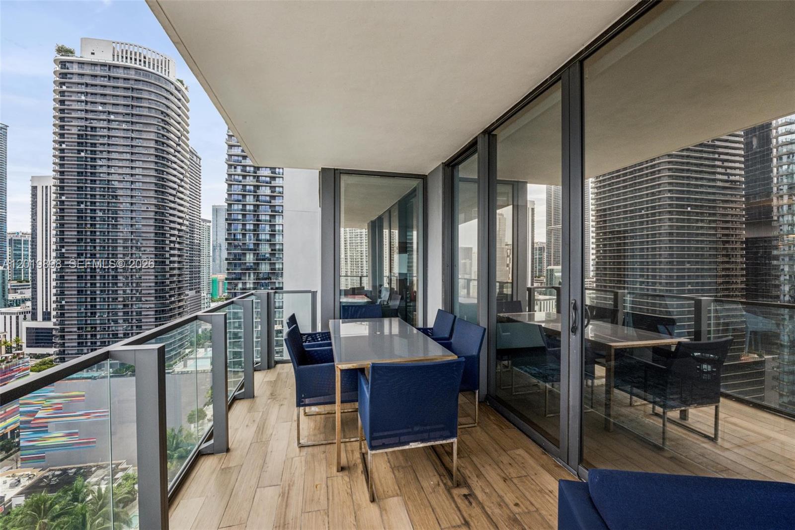 88 SW 7th St #2111, Miami FL 33130