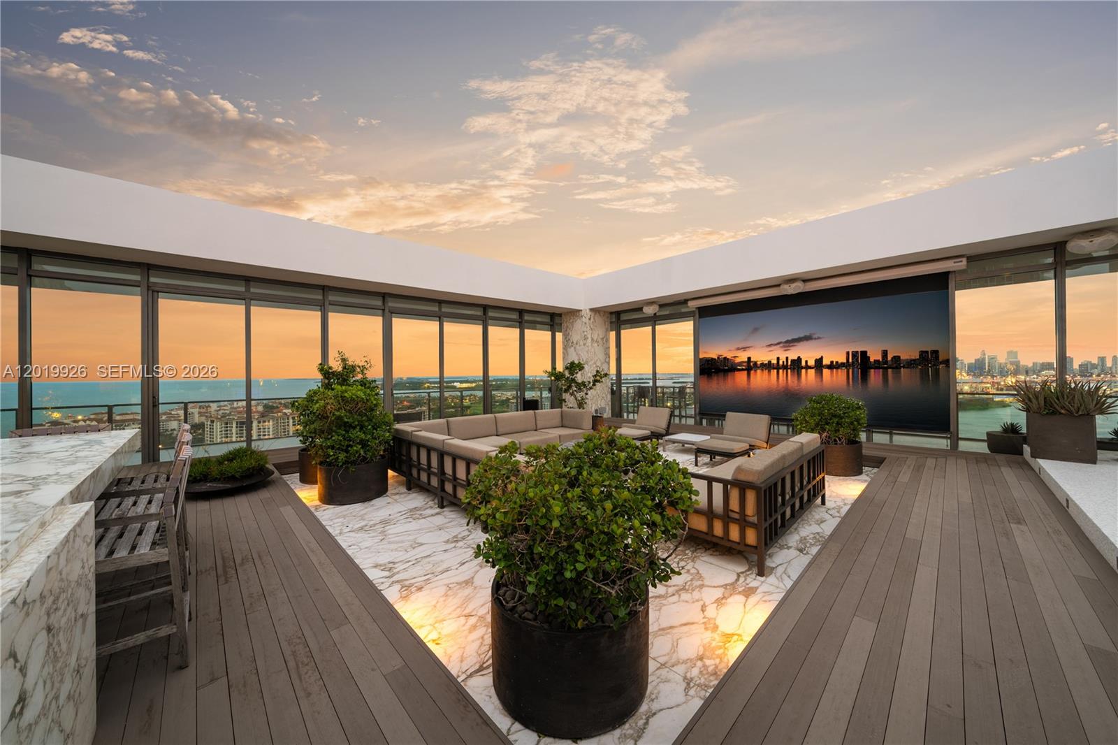 800 S Pointe Dr #Penthouse 2204, Miami Beach FL 33139