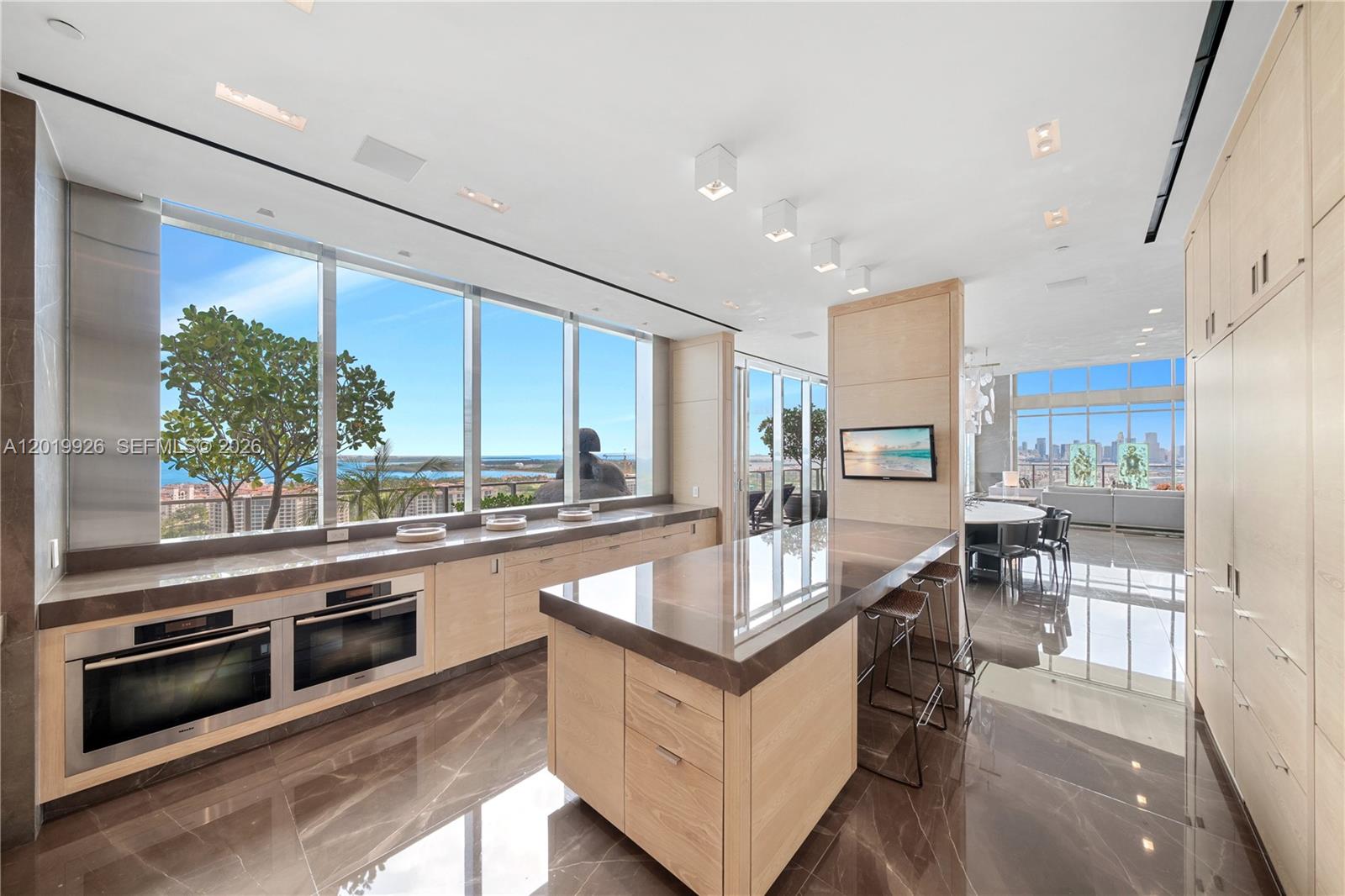 800 S Pointe Dr #Penthouse 2204, Miami Beach FL 33139